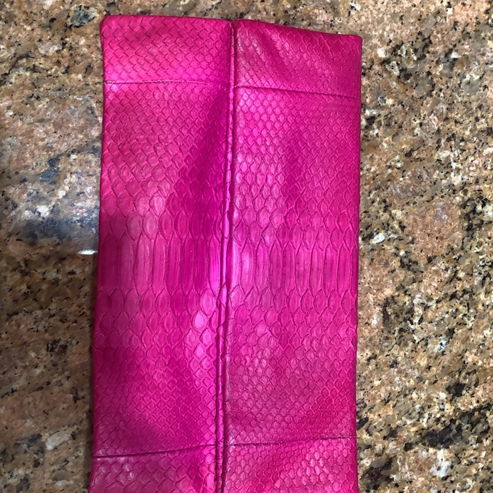 Absolutely gorgeous real snake 🐍 skin fuchsia color clutch with magnet closure
